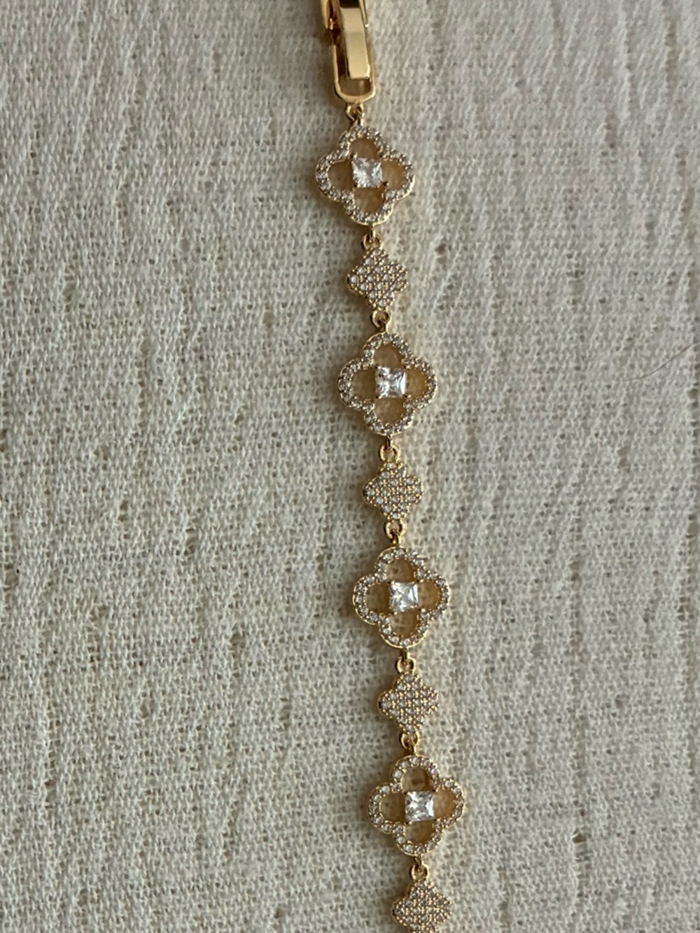 Elegant Gold Clover Link Bracelet -
